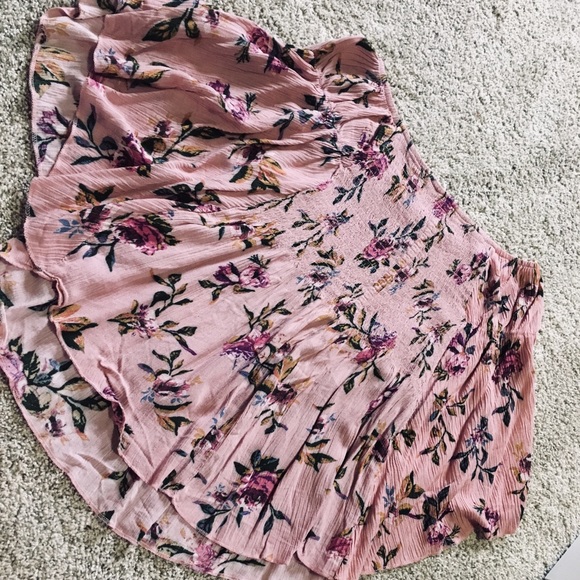 Off The Shoulder Floral Blouse!! ✨ - Picture 2 of 2